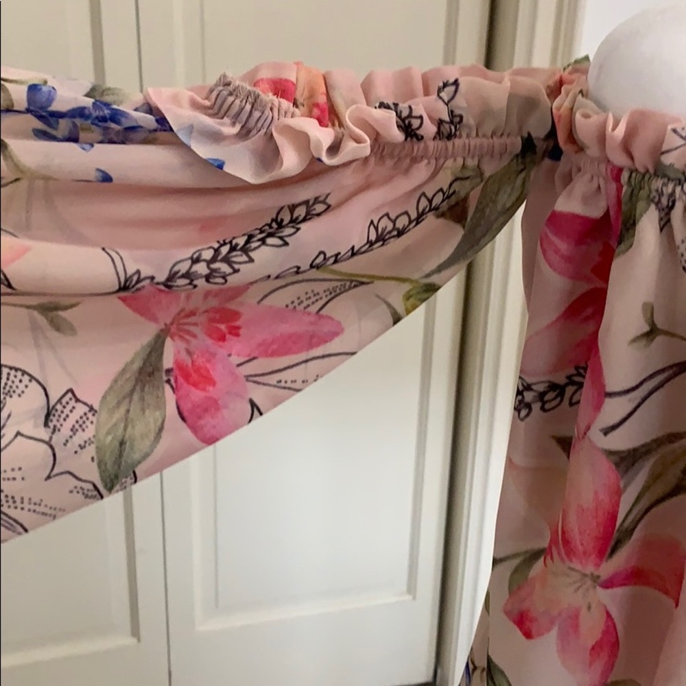 Revolve Floral off the shoulder top - Picture 2 of 6
